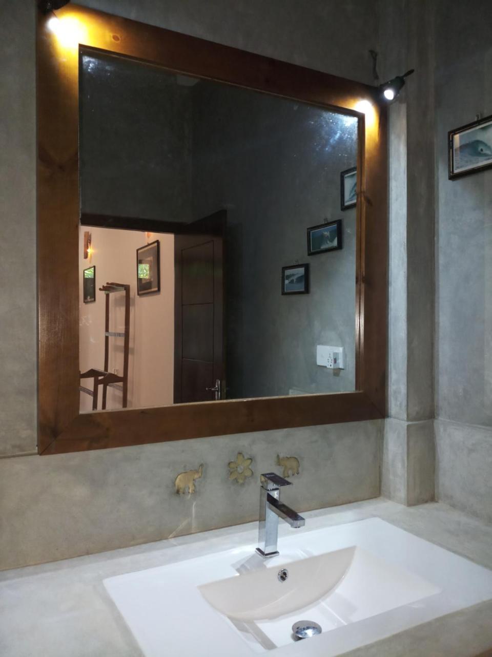 Ramya Nest Inn Mirissa Bagian luar foto