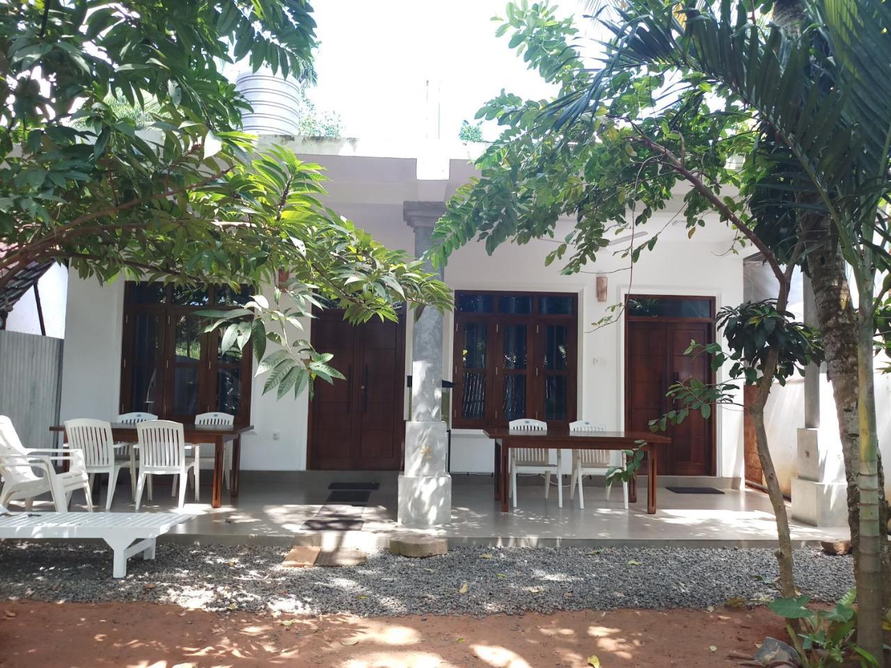 Ramya Nest Inn Mirissa Bagian luar foto